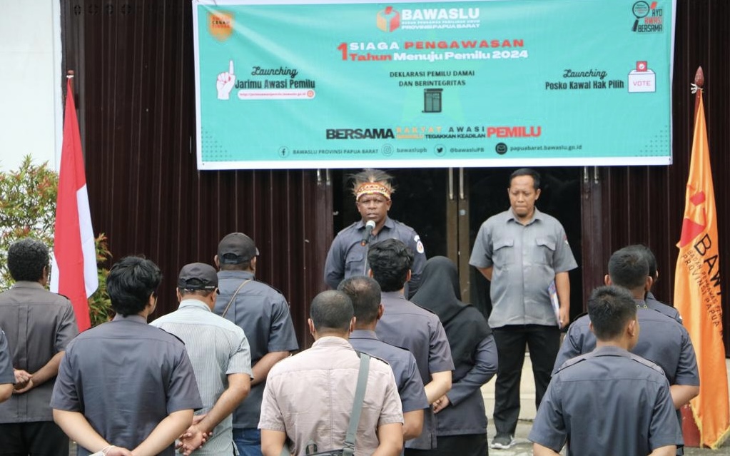 1 Tahun Menuju Pemilu Serentak, Bawaslu Papua Barat Gelar Apel Siaga Pengawasan