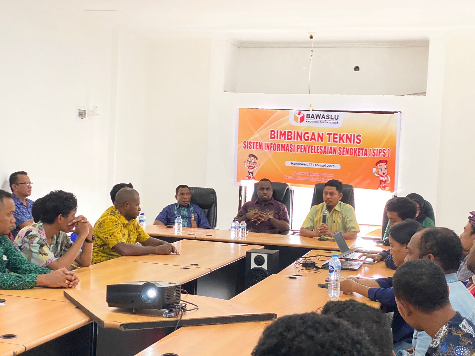 Penyelesaian Sengketa Berbasis Teknologi, Bawaslu Papua Barat Gelar Bimtek Penggunaan Aplikasi SIPS