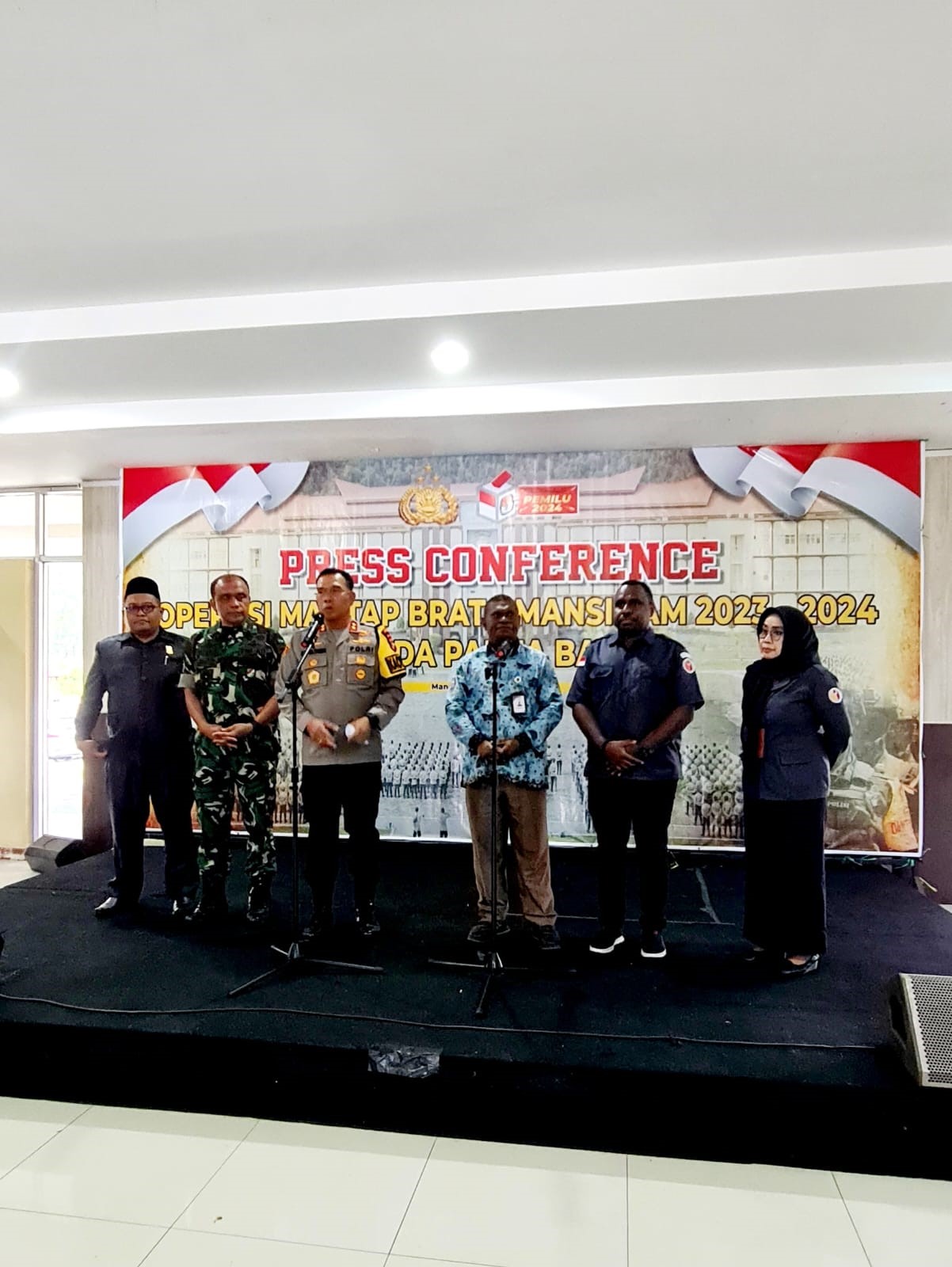 Bawaslu Papua Barat Hadiri Apel Gelar Pasukan  Operasi â€œMantap Brata Mansinam 2023-2024â€