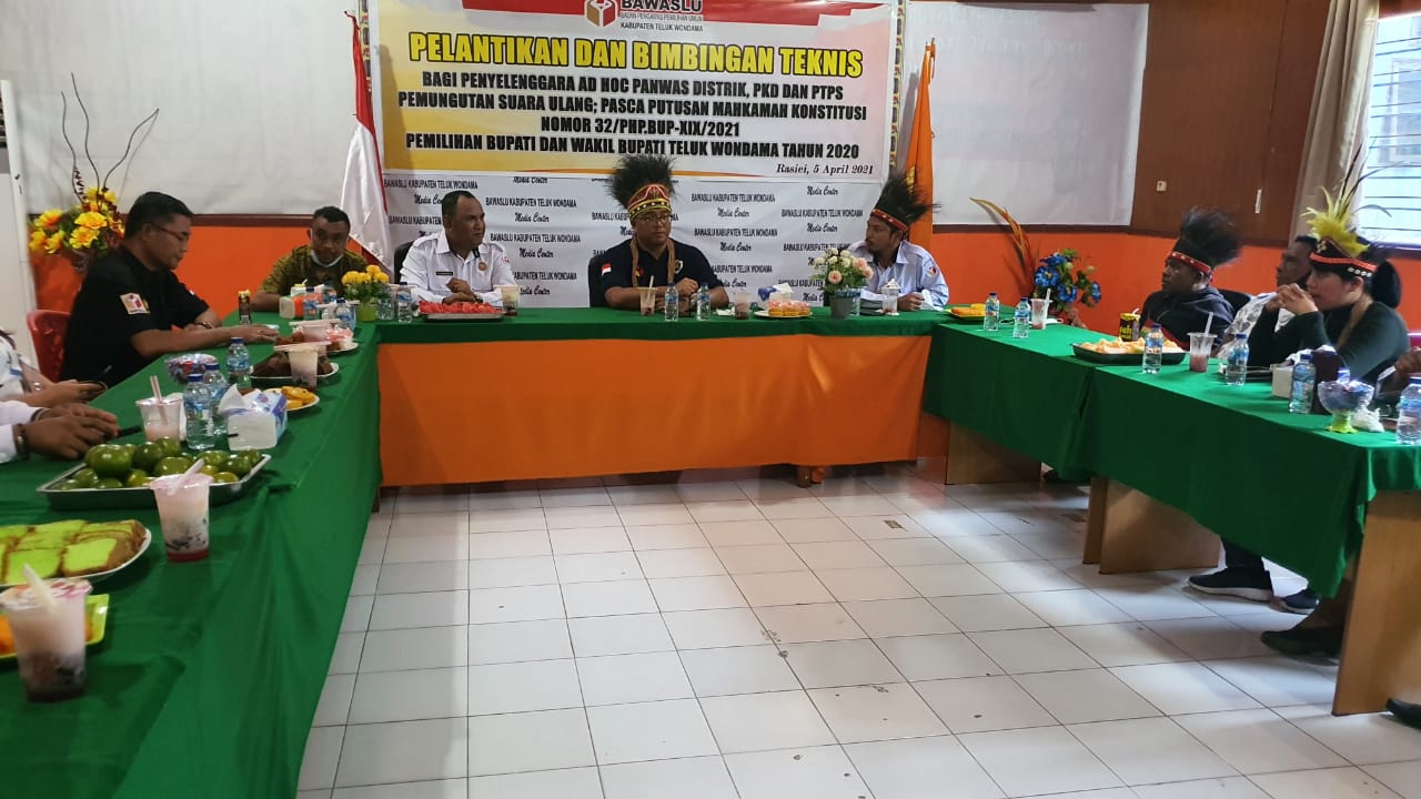 Kunjungi Bawaslu Teluk Wondama, Fritz Tekankan Pengawasan Penggunaan DPT Pada saat Pemungutan Suara Ulang