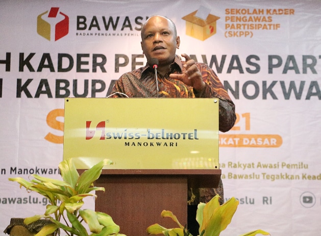 Ketua Bawasu Provinsi Papua Barat Buka kegiatan Sekolah Kader Pengawasan Partisipatif Kabupaten Manokwari