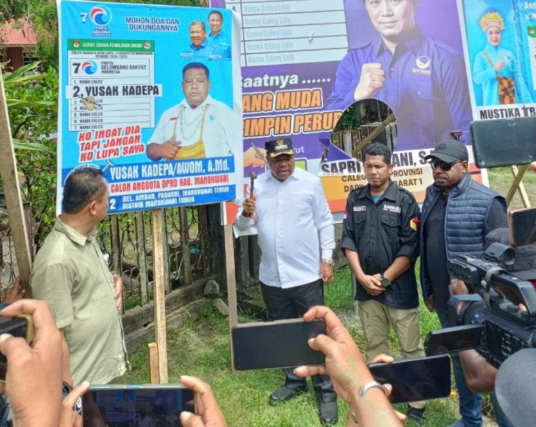 Hari Pertama Masa Tenang, Bawaslu PB Mulai Bersihkan APK Peserta Pemilu