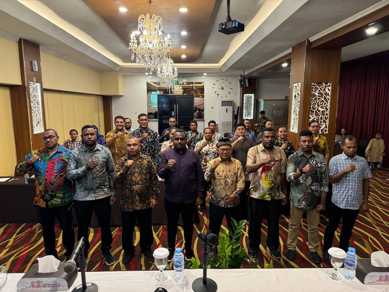 Perkuat Strategi Komunikasi Pilkada 2024, Bawaslu Teluk Bintuni Hadiri Bimtek Pengelolaan Kehumasan