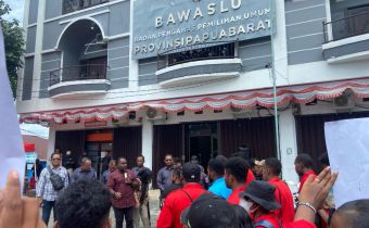 Terima Aksi Damai Mahasiswa Hukum Se-Kabupaten Manokwari, Bawaslu Papua Barat Tegaskan Komitmen Tangani Dugaan Pelanggaran Pemilu